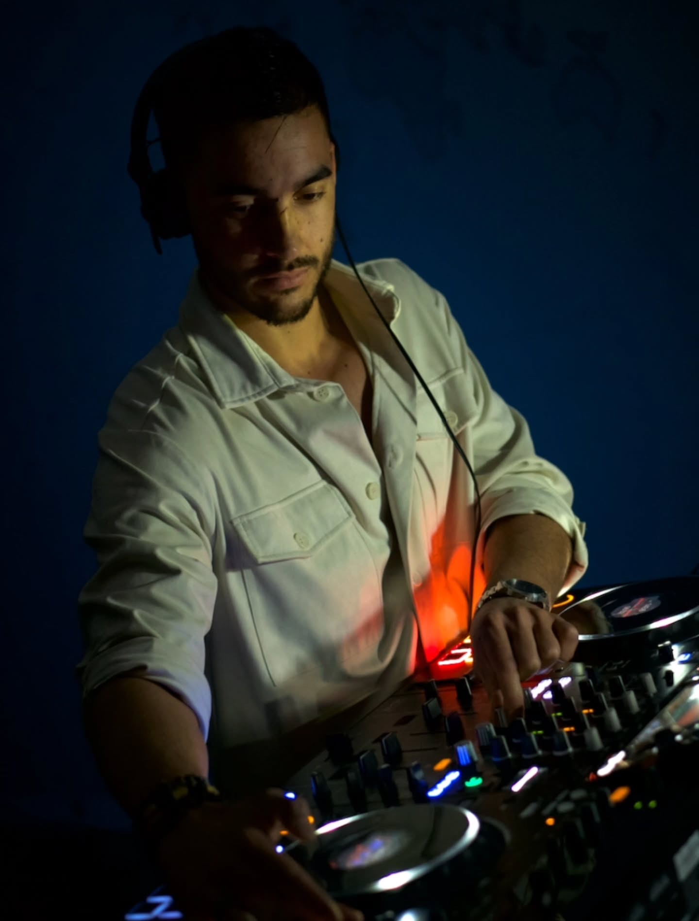 Portrait de DJ Leroy.